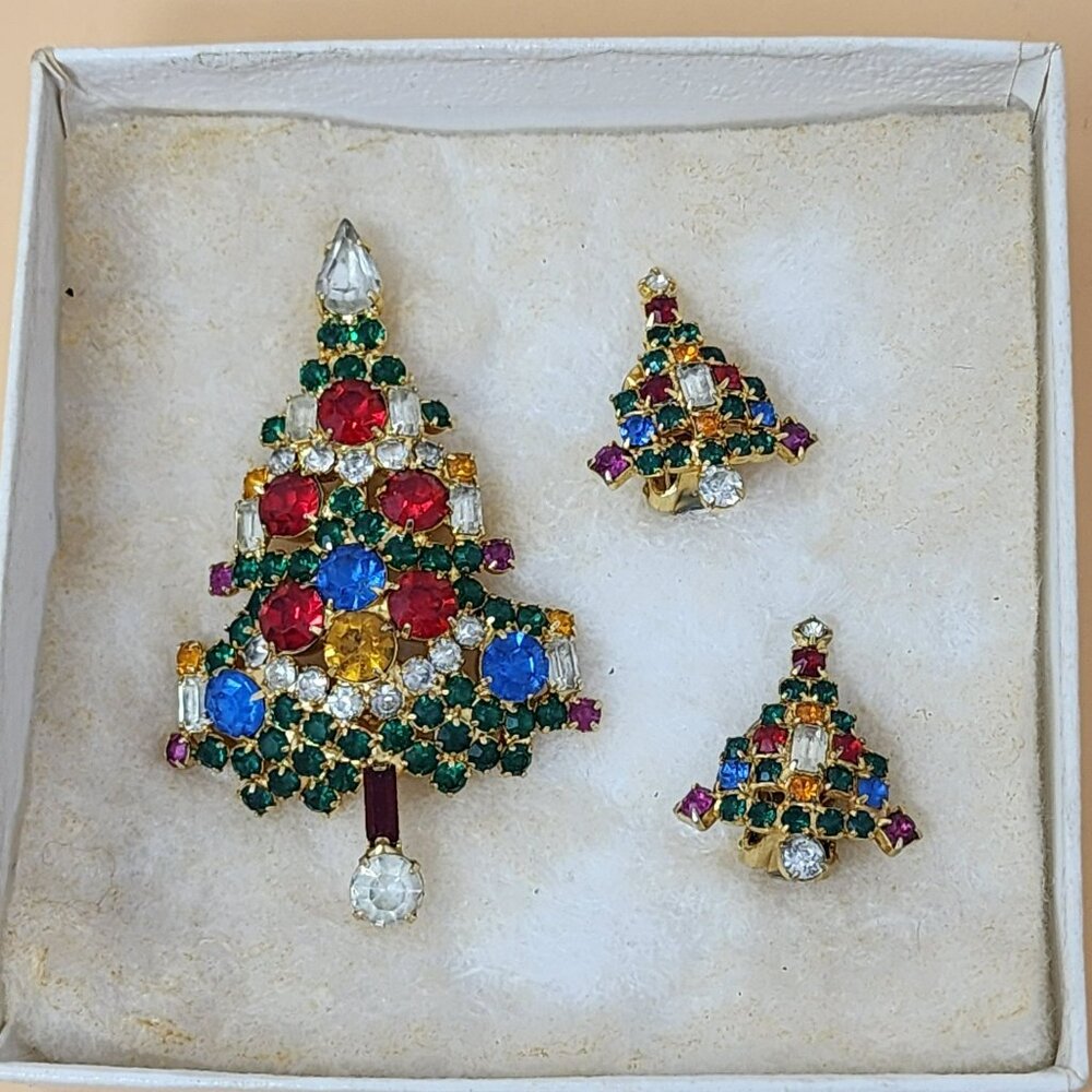Vintage Warner Christmas Tree Rhinestone Brooch &‎ Clip Earrings Set